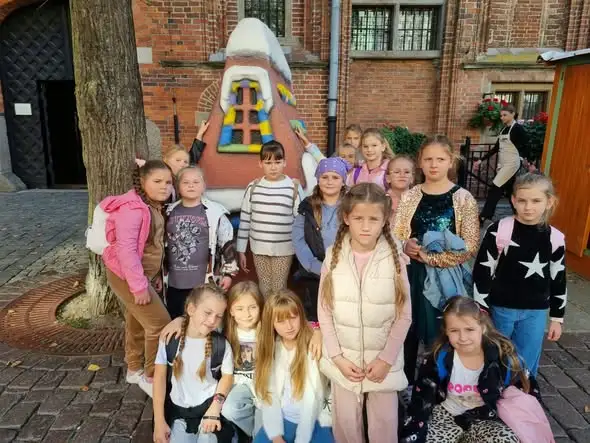 Uczniowie z Kikoła na teatralnej wyprawie do Torunia