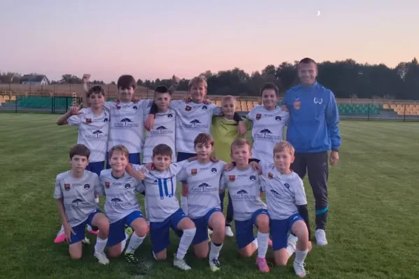 Wicher Wielgie rozbił lidera! Młodzi zawodnicy z rocznika 2014/2015 wygrali 3:0